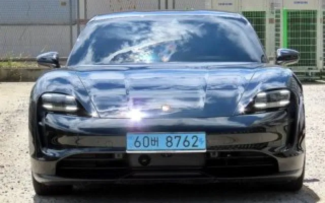 포르쉐중고차 타이칸 베이스 매물 사진 8 - 2022/04 49,440km